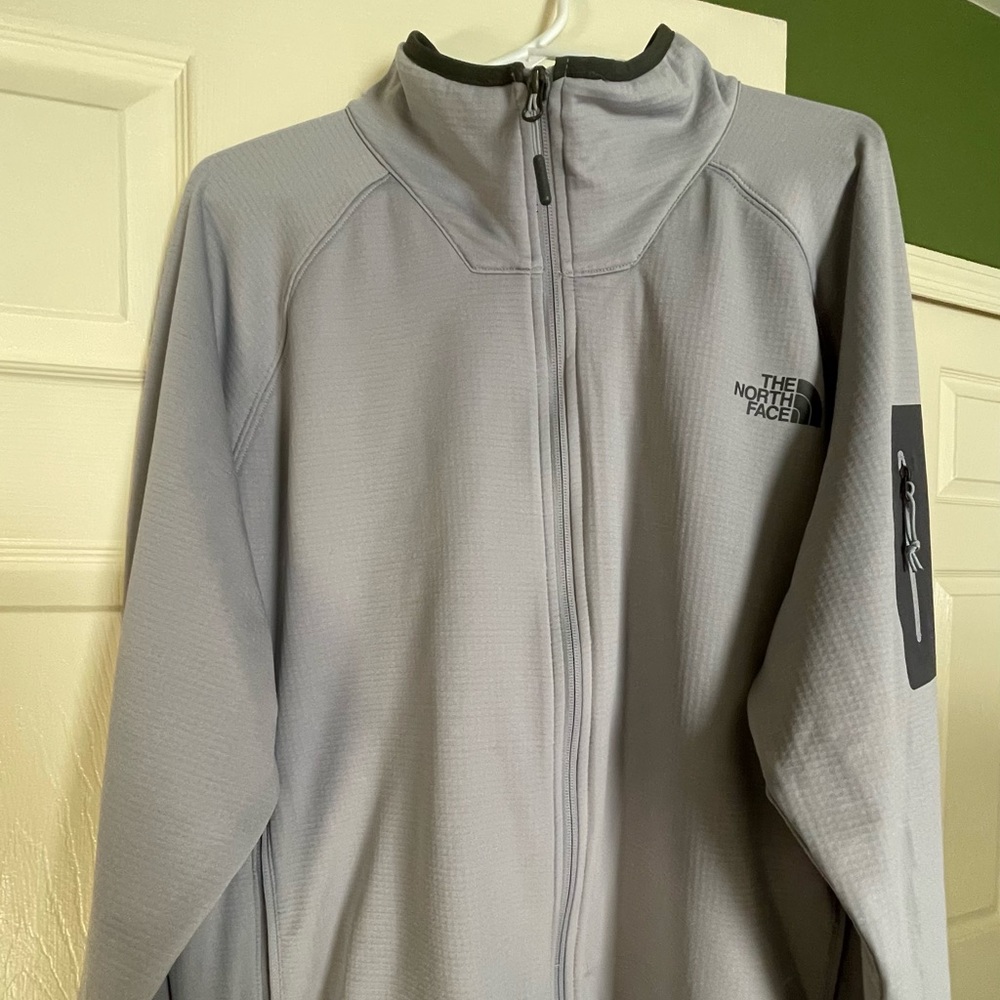 Gently used Men’s XXL North Face lightweight jacket